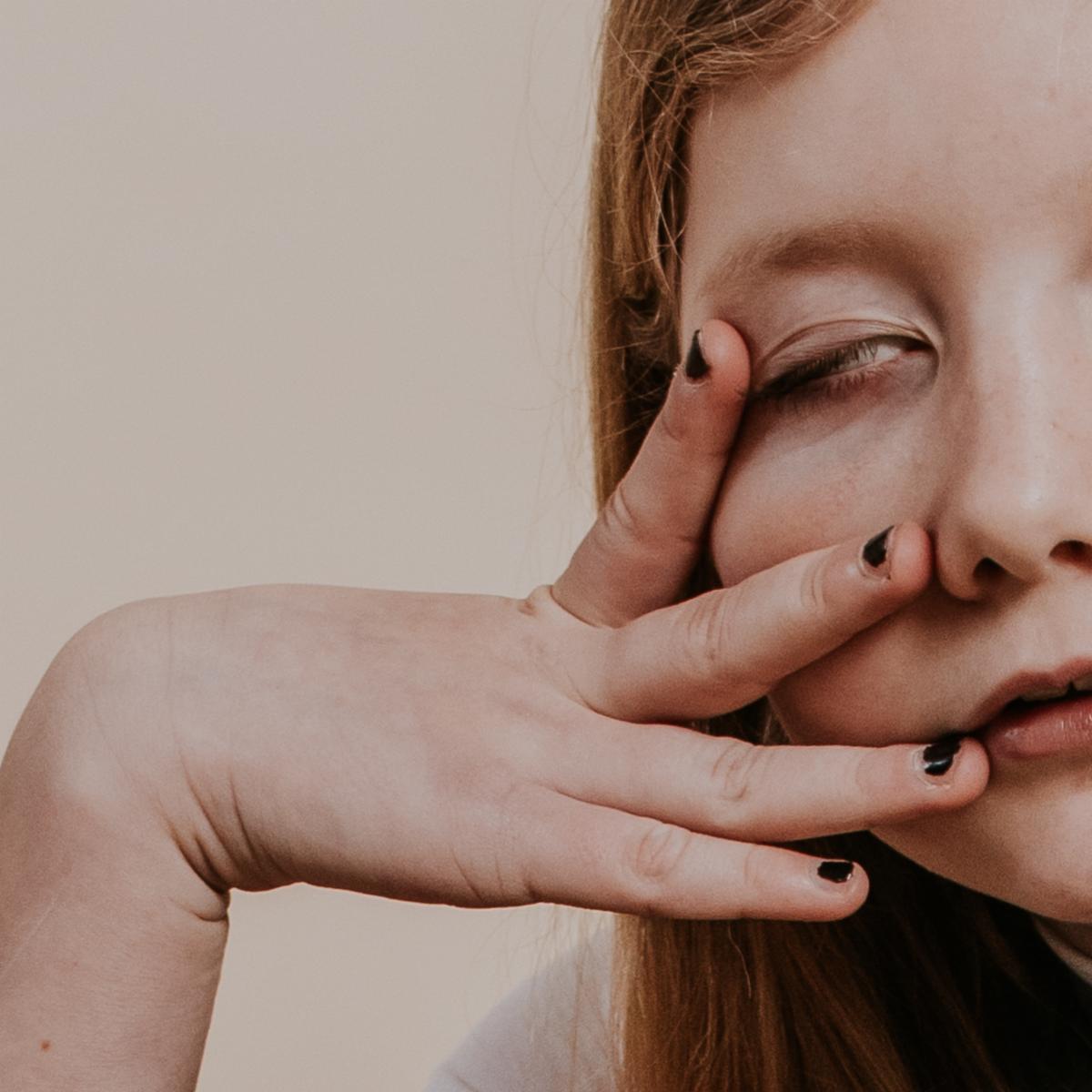 Harper released debut single 'Falling' and announced signing to Pale